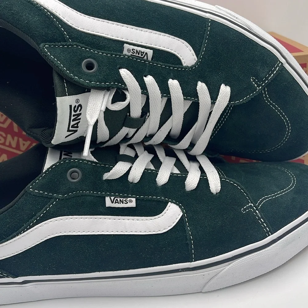 Vans Men’s Filmore Suede Scarab/White
VN000CSUDDF
Sneakerss - Picture 14 of 16